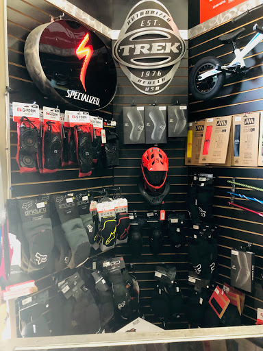 Bicycle Store «Bicycle Centres of Everett», reviews and photos, 4707 Evergreen Way, Everett, WA 98203, USA