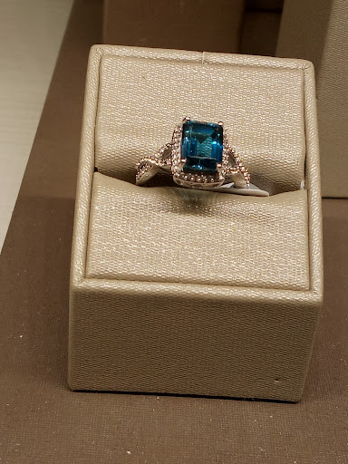 Jewelry Store «Kay Jewelers», reviews and photos, 310 Daniel Webster Hwy #169, Nashua, NH 03060, USA