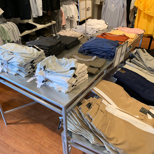 Clothing Store «Banana Republic», reviews and photos, 820 W Stacy Rd, Allen, TX 75013, USA