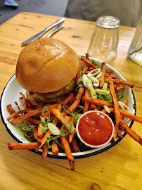 Sandwich au poulet du Restaurant de hamburgers PNY OBERKAMPF à Paris - n°16