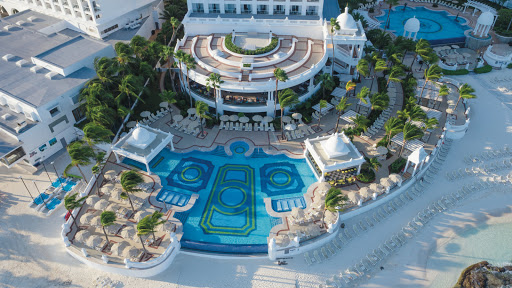 Terraces with swimming pool in Cancun