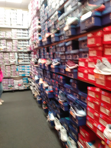 Shoe Store «Rack Room Shoes», reviews and photos, 8158 Vineland Ave #1699b, Orlando, FL 32821, USA