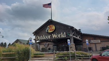 Bass Pro Shops / Cabela'S Boating Center
