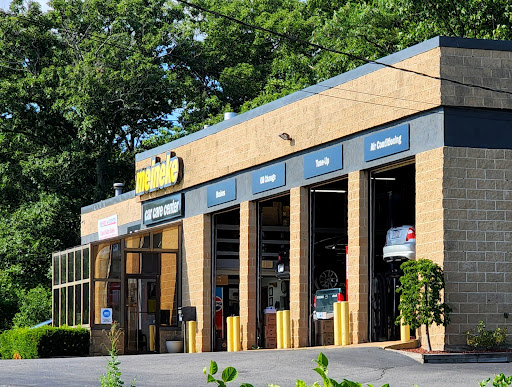 Auto Repair Shop «Meineke Car Care Center», reviews and photos, 20 Beaver St, Milford, MA 01757, USA