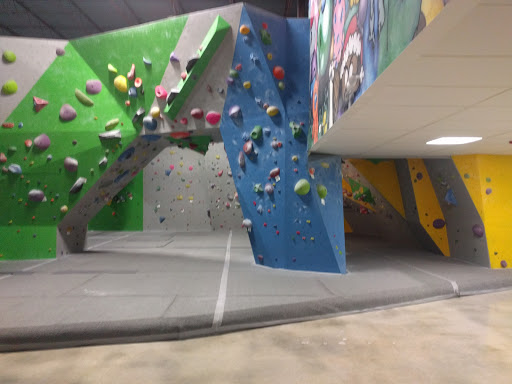 Rock Climbing Gym «Apex Climbing Gym», reviews and photos, 7200 W 106th St, Overland Park, KS 66212, USA