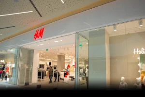 H&M image