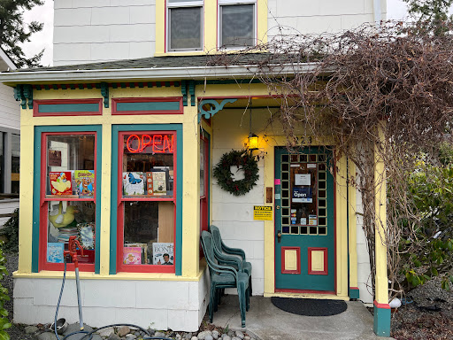 Used Book Store «Serendipity the Used Book Pl», reviews and photos, 223 A St, Friday Harbor, WA 98250, USA
