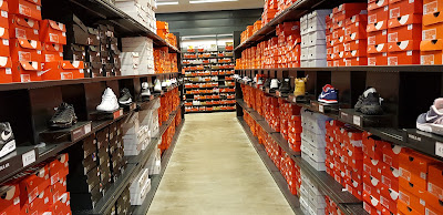 Nike Factory Rives d'Arcins à Bègles