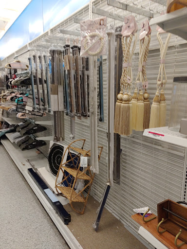 Clothing Store «Ross Dress for Less», reviews and photos, 926 Airport Center Rd, Allentown, PA 18109, USA