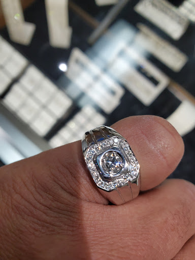 Jeweler «Southfield Gold & Diamond Inc», reviews and photos, 3201 S Dort Hwy, Flint, MI 48507, USA