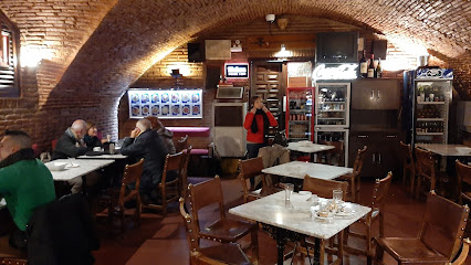 Restaurante Bar Las Caballerizas - C. Tostado, 3, 37008 Salamanca, Spain