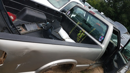 Auto Parts Store «Fenton Auto Salvage», reviews and photos, 1200 Torrey Rd, Fenton, MI 48430, USA