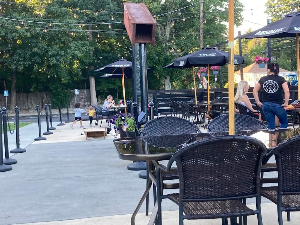 Lucky’s 777 Bar & Grill 02343