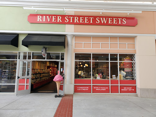 Outlet Mall «Tanger Outlet Charleston», reviews and photos, 4840 Tanger Outlet Blvd, North Charleston, SC 29418, USA