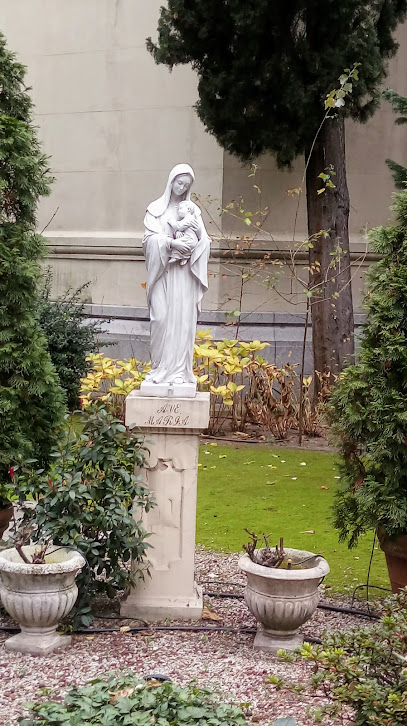 Estatua de la Virgen María de Madrid