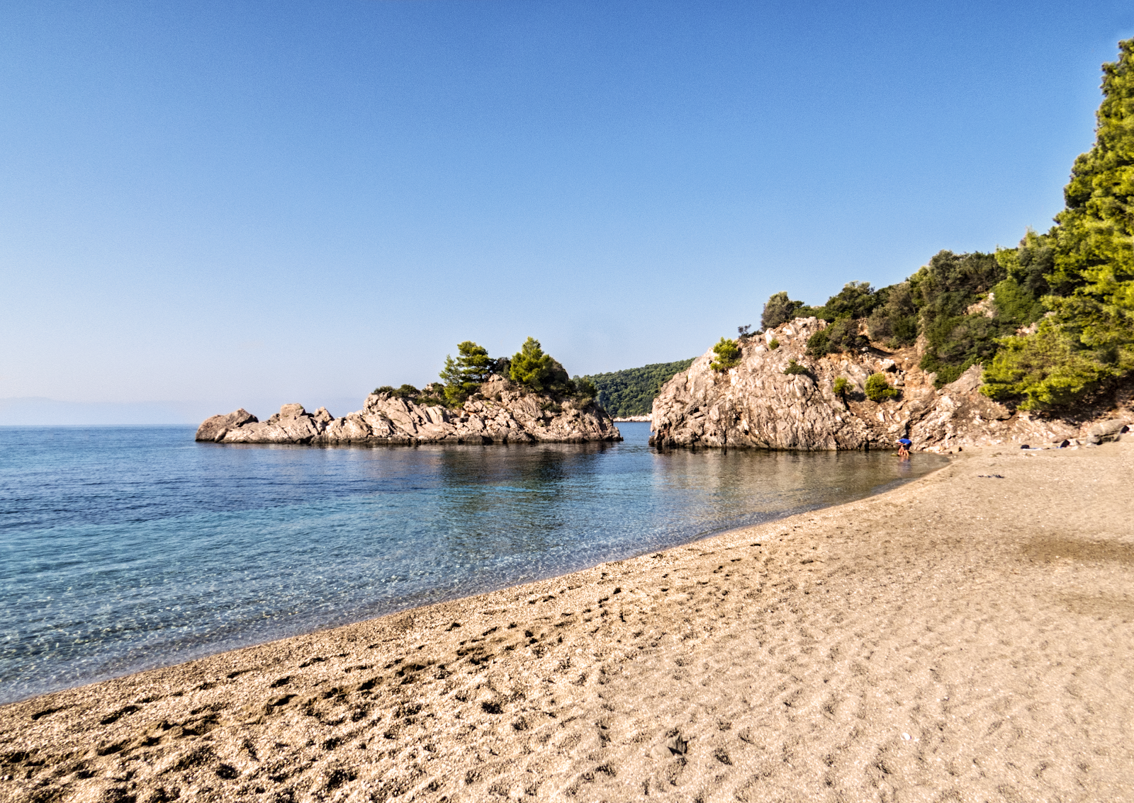 Photo de Stafilos beach et ses beaux paysages