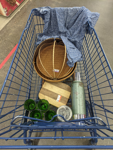 Thrift Store «7th St & Union Hills Goodwill Retail Store & Donation Center», reviews and photos, 710 E Union Hills Dr, Phoenix, AZ 85024, USA