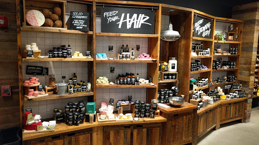 Cosmetics Store «LUSH Fresh Handmade Cosmetics», reviews and photos, 51 Oakbrook Center, Oak Brook, IL 60523, USA