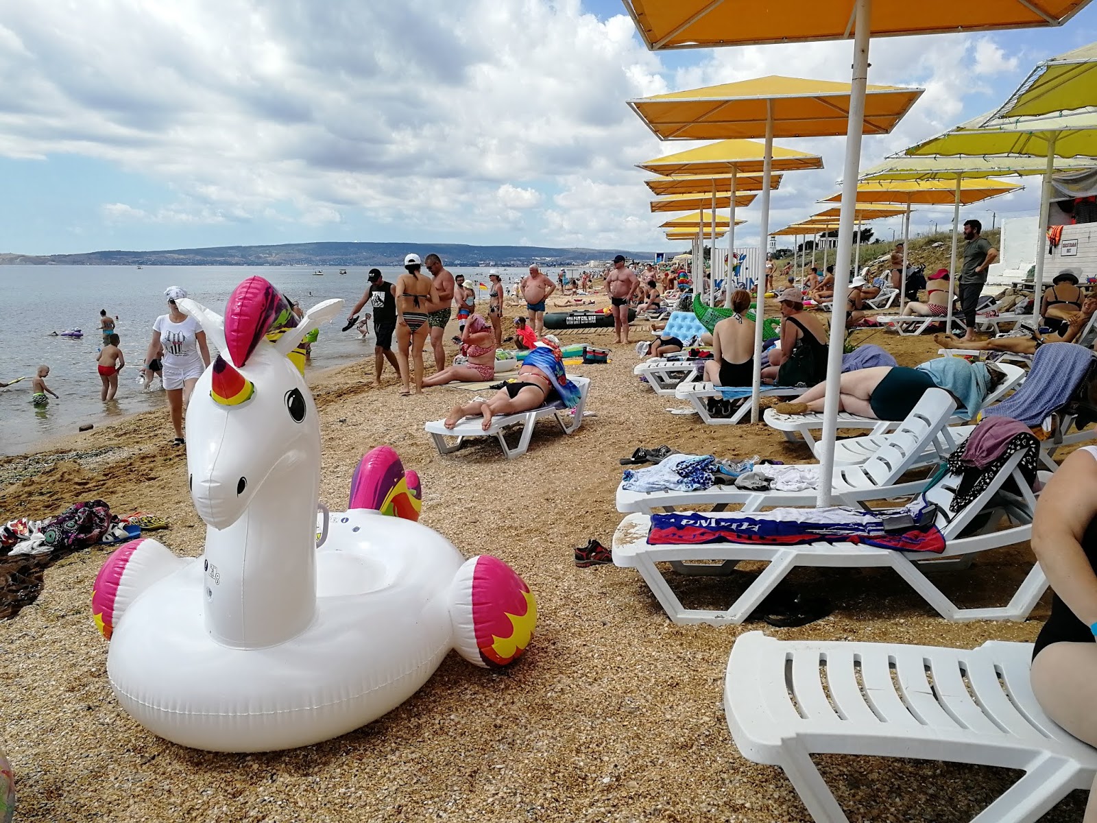 Foto di Plazh Lazurnyy - luogo popolare tra gli intenditori del relax