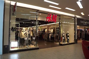 H&M image