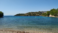 Mihoj-dolac beach'in fotoğrafı kirli temizlik seviyesi ile