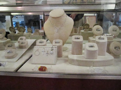 Pawn Shop «GNT Jewelry and Loan Kenosha Pawnshop», reviews and photos, 7944 Sheridan Rd #3, Kenosha, WI 53143, USA