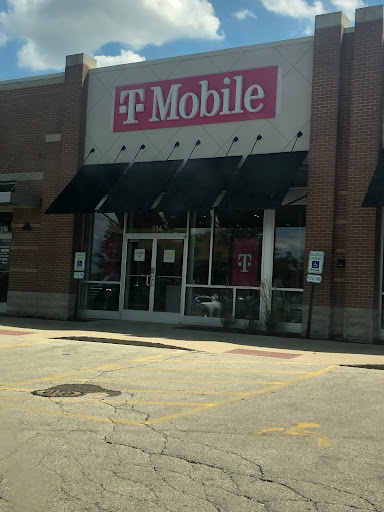 Cell Phone Store «T-Mobile», reviews and photos, 114 E Kensington Rd, Mt Prospect, IL 60056, USA