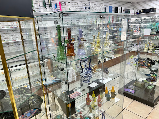 Tobacco Shop «Smoke Tokz Head Shop KC», reviews and photos, 1263 W 103rd St, Kansas City, MO 64114, USA