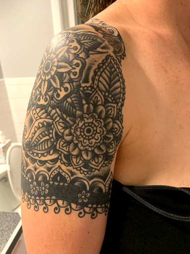 Tattoo Shop «Define Tattoos», reviews and photos, 165 E Aurora Rd, Northfield, OH 44067, USA