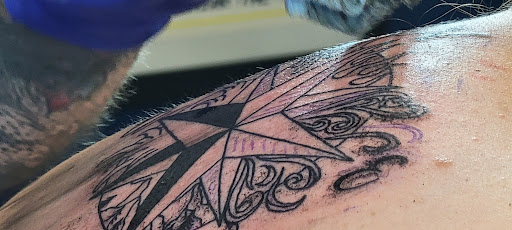 Tattoo Shop «Righteous Tattoo Studio», reviews and photos, 609 E Front St, Bonner Springs, KS 66012, USA