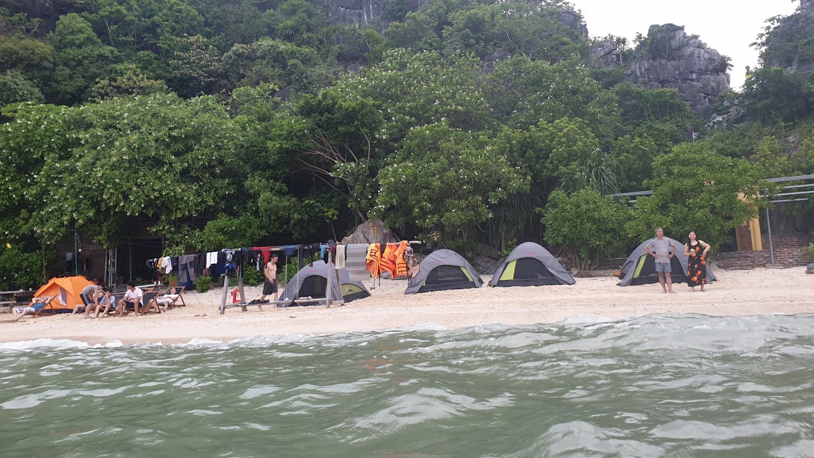 Photo de Skull island avec plage spacieuse