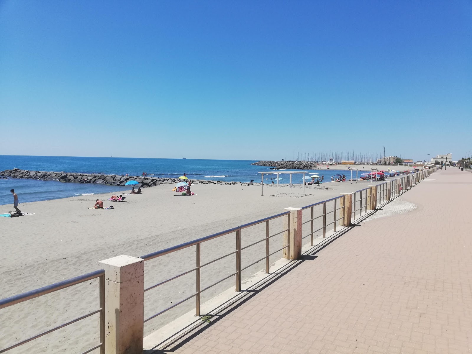 Photo de Ostia beach zone de station balnéaire