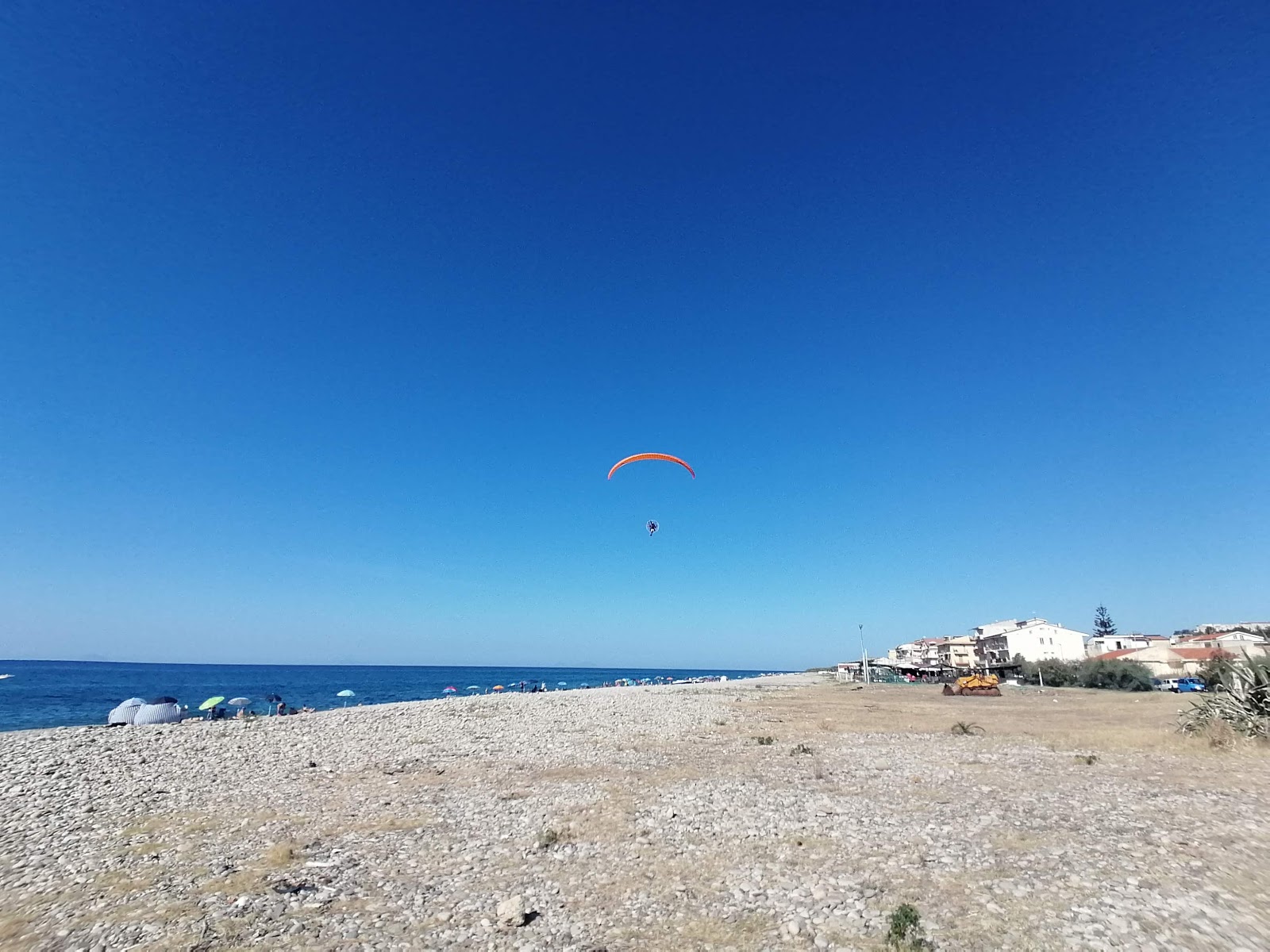 Foto di Spiaggia Monumento di Poeta Morto area servizi