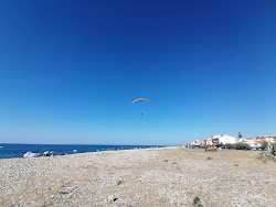 Photo de Spiaggia Monumento di Poeta Morto zone des équipements
