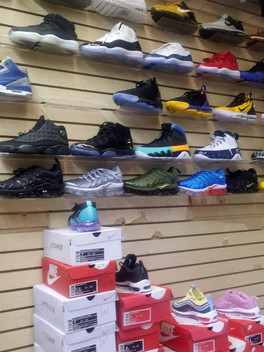 Shopping Mall «Old National Discount Mall», reviews and photos, 2660 Godby Rd, College Park, GA 30349, USA