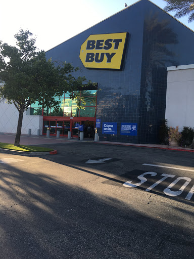 Electronics Store «Best Buy», reviews and photos, 12989 Park Plaza Dr, Cerritos, CA 90703, USA