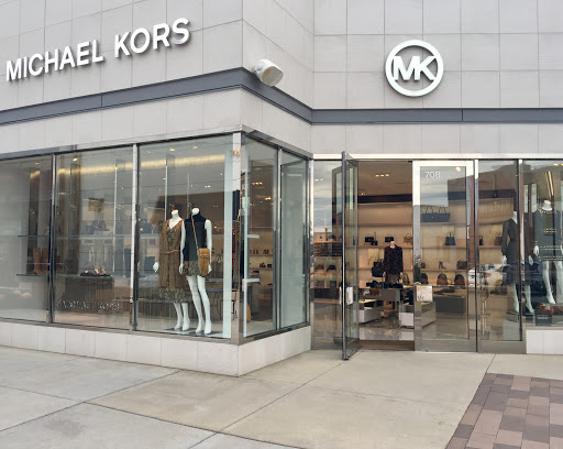 Shopping Mall «Hilldale Shopping Center», reviews and photos, 726 N Midvale Blvd, Madison, WI 53705, USA