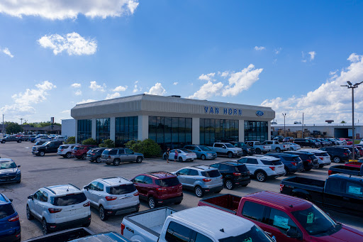 Ford Dealer «Ernie Von Schledorn Ford Lomira», reviews and photos, 700 East Ave, Lomira, WI 53048, USA