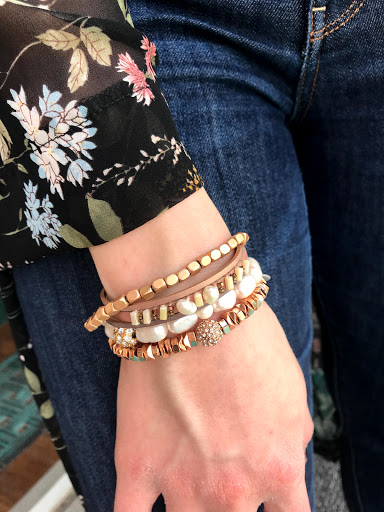 Jewelry Store «Knock Knock Boutique», reviews and photos, 110 W Chocolate Ave, Hershey, PA 17033, USA