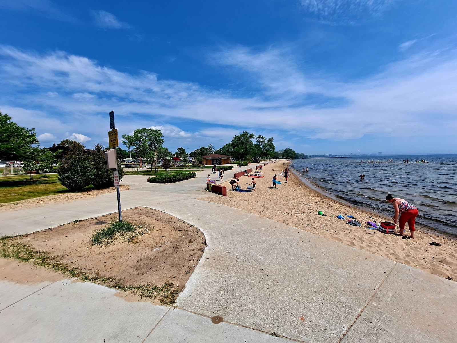 Foto van Michekewis Park Beach met helder zand oppervlakte