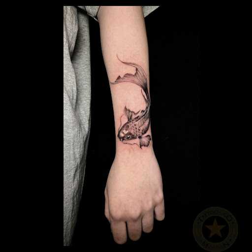 Explore fine line hand tattoo ideas, creative tattoo ideas in Miami, available at Miami Tattoo & Co Midtown