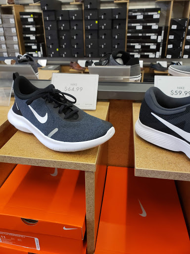 Shoe Store «DSW Designer Shoe Warehouse», reviews and photos, 151 N Cattlemen Rd, Sarasota, FL 34232, USA