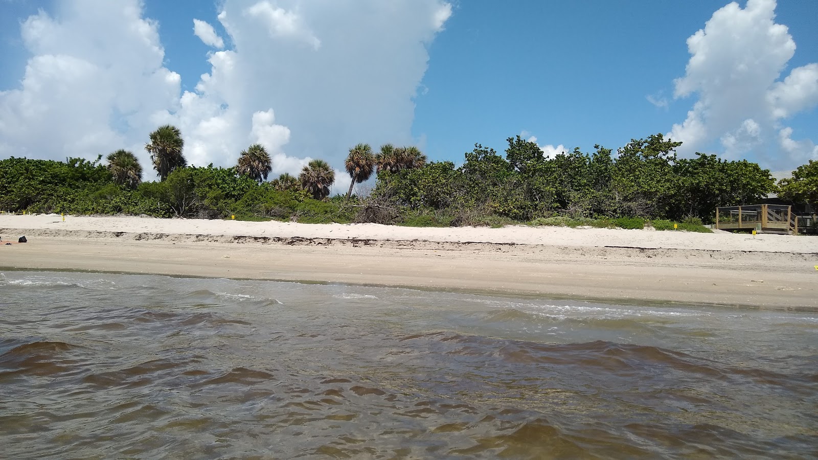 Foto de Whiskey Creek beach com água turquesa superfície