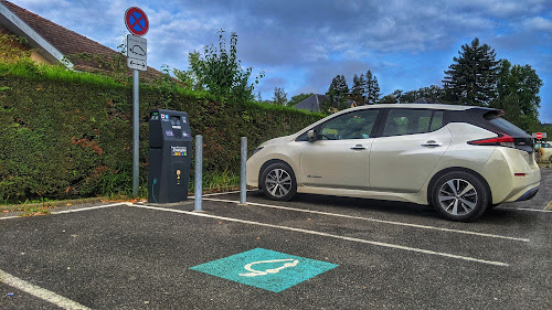 Borne de recharge de véhicules électriques SDEPA Station de recharge Salies-de-Béarn