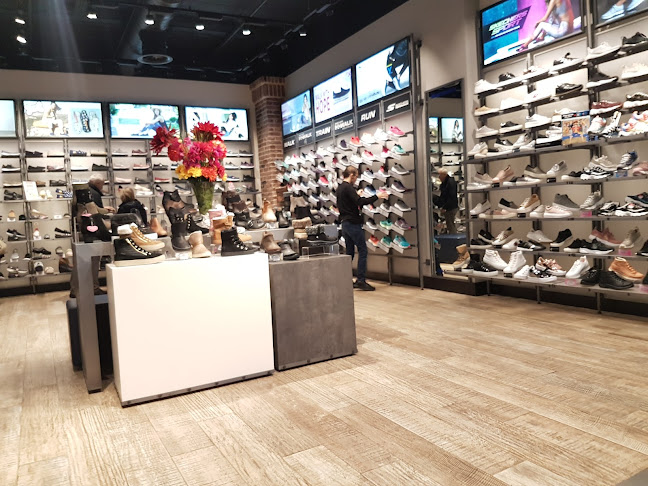 Skechers - Shoe store