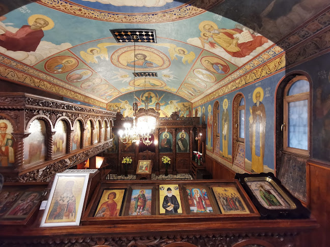 Отзиви за Старинен митрополитски храм „Свети Николай Мирликийски Чудотворец“ в София - църква