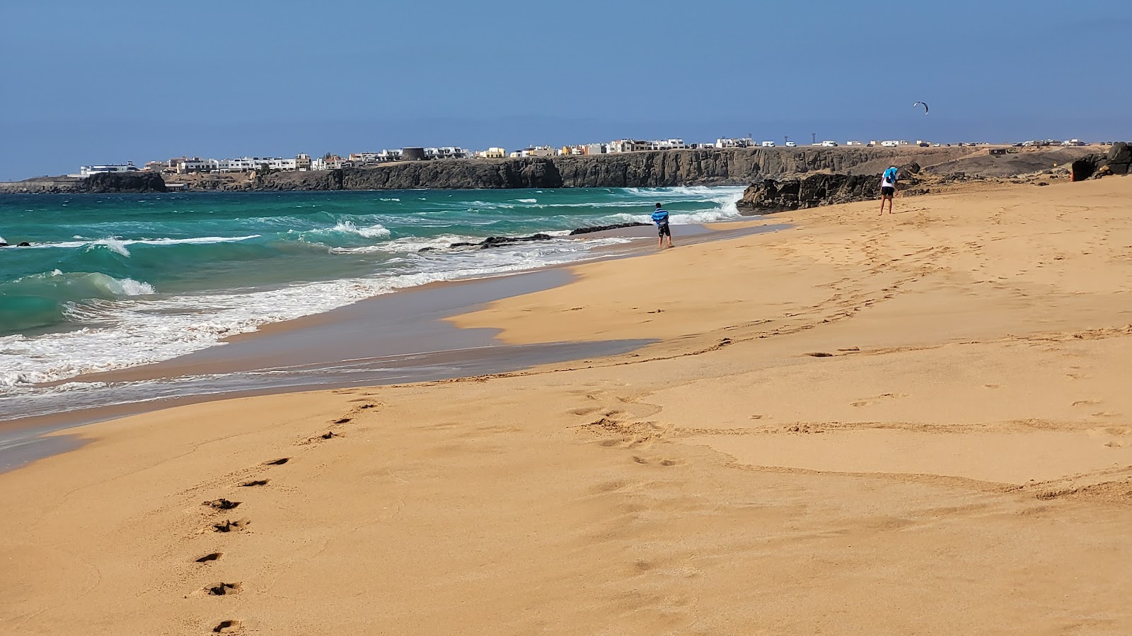 Photo de Playa del Aljibe de la Cueva situé dans une zone naturelle