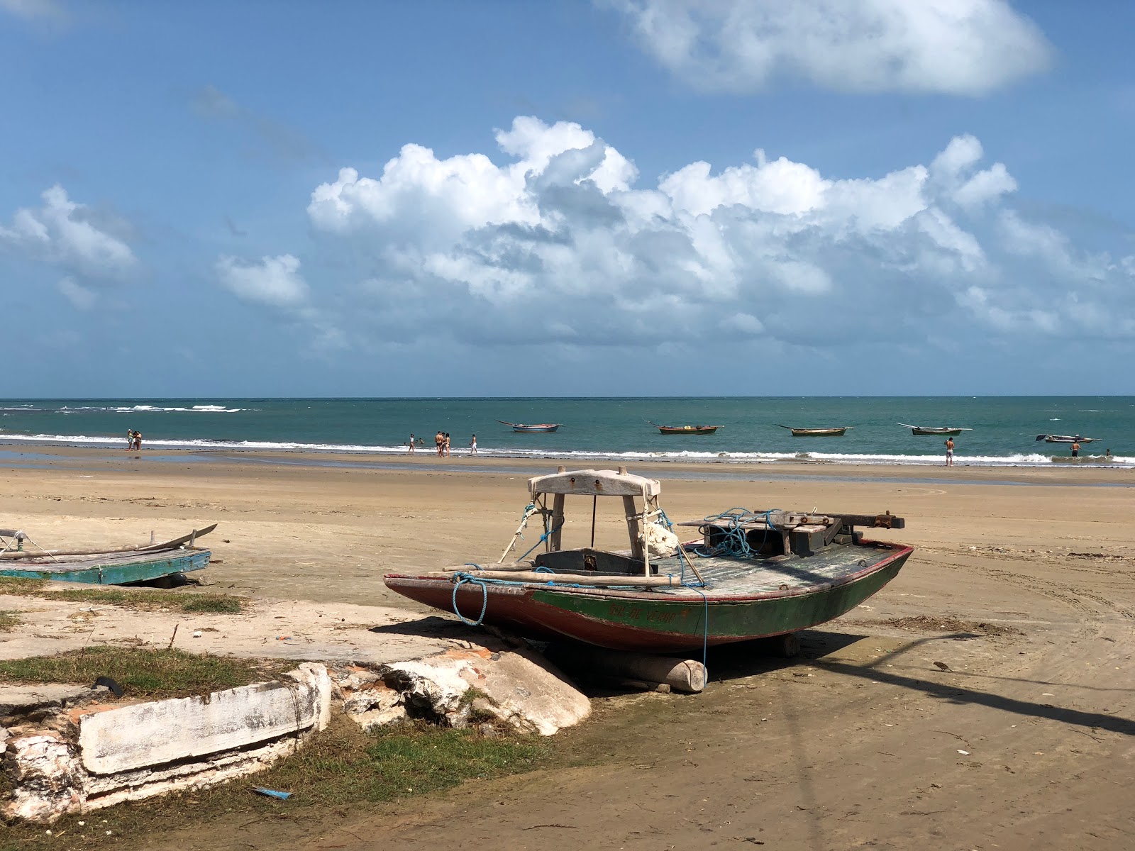 Praia da Baleia的照片 带有碧绿色纯水表面