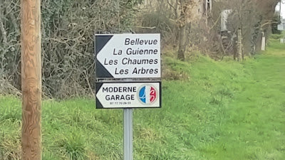 Moderne Garage à Urciers