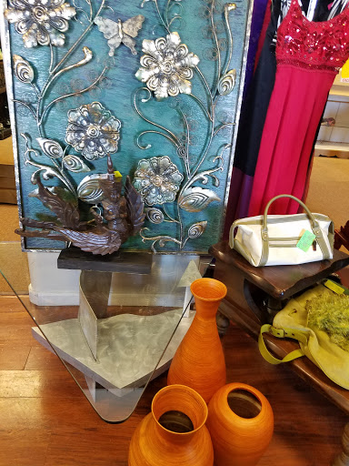 Consignment Shop «Brand Used Thrift And Consignment Shop», reviews and photos, 157 Dolson Ave, Middletown, NY 10940, USA